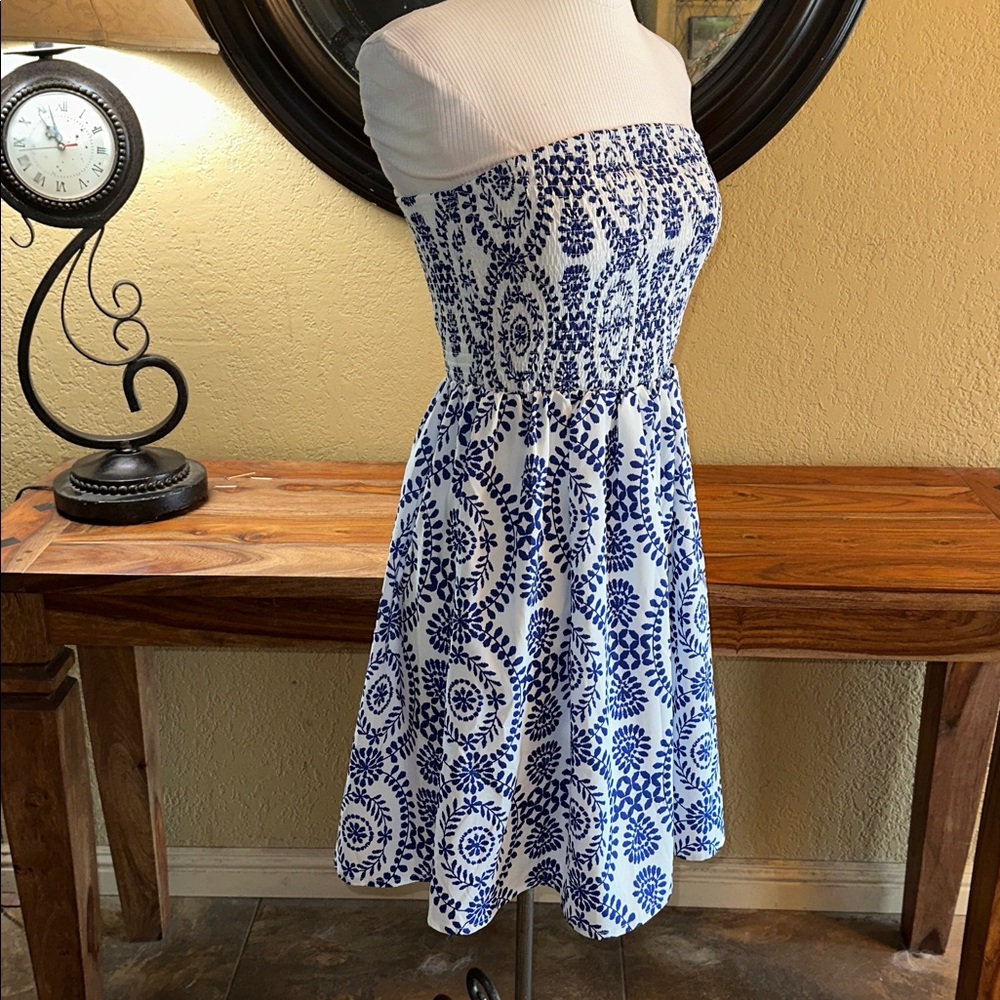 Commense Floral Blue and White Dress - Picture 7 of 11
